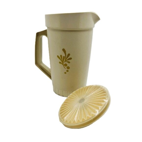 Vtg Tupperware 1 Qt Almond Pitcher W/ Lid Golden Design Durable Plastic Retro Ki - Picture 2 of 5